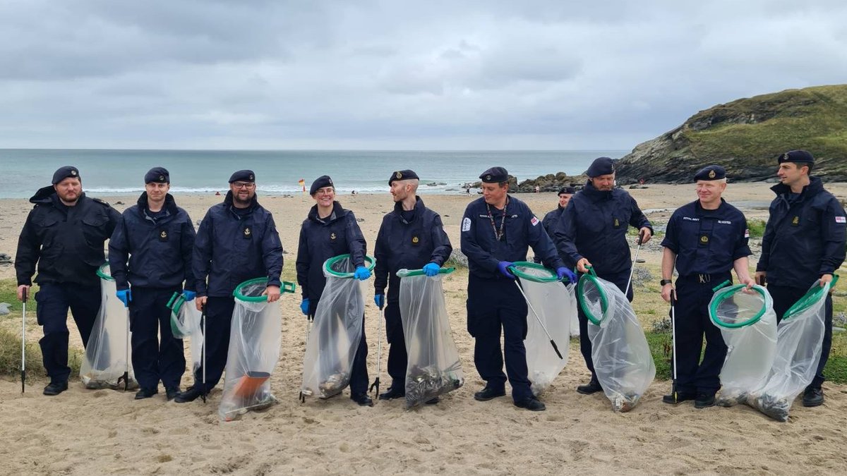 A Wellington boot, flipflop, crisp, sweet, ice cream and chocolate bar wrappers, bottles, fishing lines, bag of dog poo & a condom were among many items (12.7kgs) gathered from beaches on the Lizard #Cornwall by @RoyalNavy sailors last week @FirstSeaLord #RN1TonneChallenge