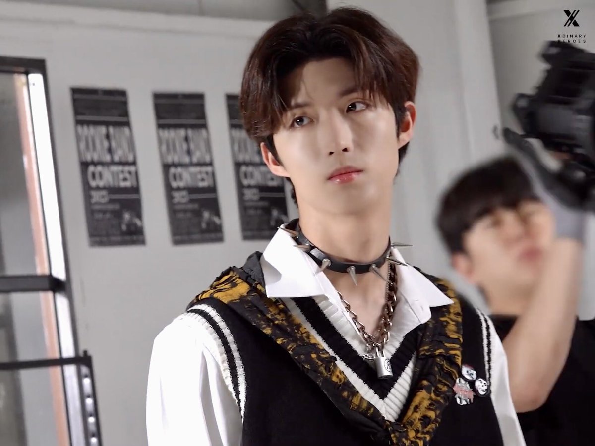 intojunhan's tweet photo. junhan’s face card could literally pay all my bills. https://t.co/cptQnehLgr