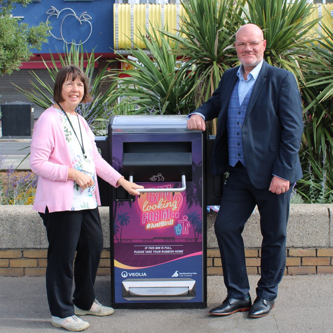 InfoTecNewsUK's tweet photo. Singing bins in Southend https://t.co/gPfop2OmMK @VeoliaUK @VisitSouthend #JustBinIt #drumandbass https://t.co/UiETFMwU4Y