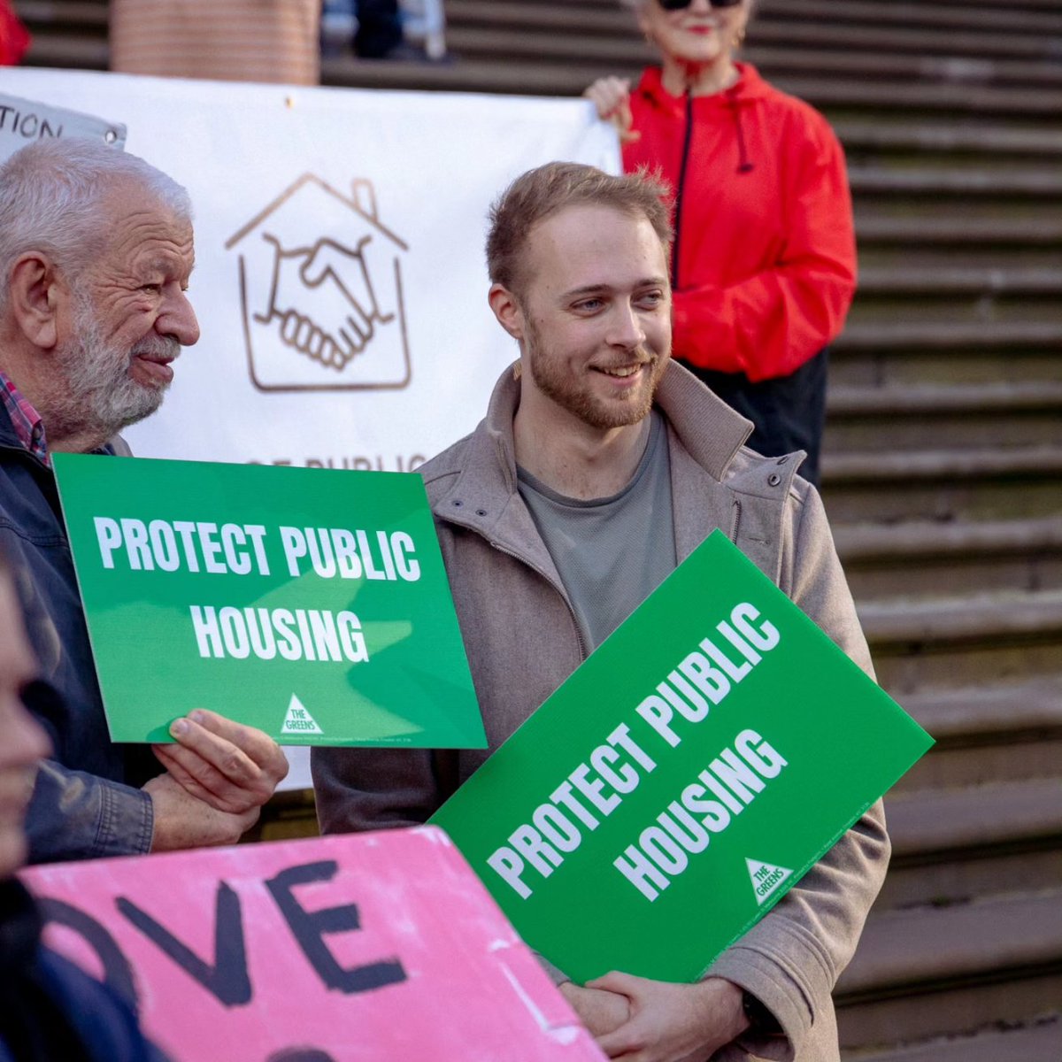 Gathered on the steps of Parliament today to rally against the privatisation of public housing, the residents evicted so that public housing can be demolished, rebuilt for profit! 
The major parties need to be held to account!
#savepublichousing #warrandyte #votegreen #byelection