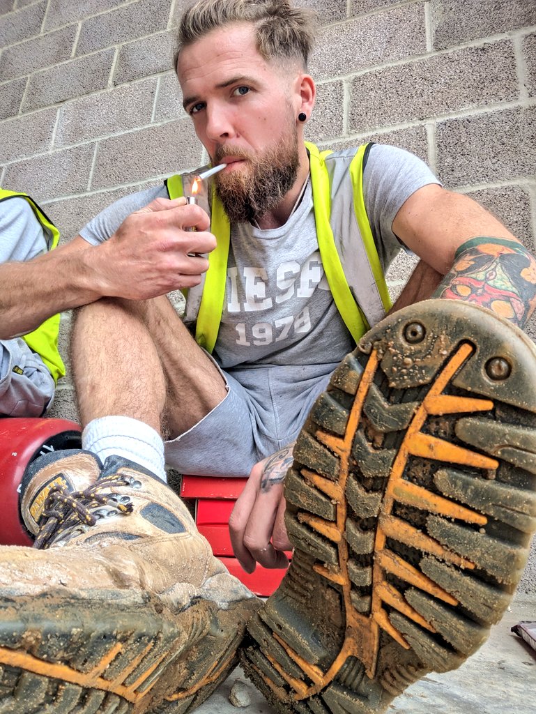 MasterKnight666's tweet photo. Wheres my ashtray subs at. 

I'm putting your grubby mouth to use today loser! 

https://t.co/vVcOjd3g9S

Go sniff me out something nice! https://t.co/laX2hLS1y9
