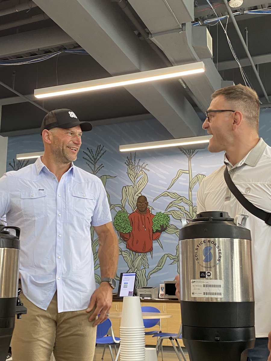 LisaSandsCle's tweet photo. New coffee company gives back with each bag. Thanks @SolsticeCoffee @stipemiocic @joethomas73 @AaronFaz &amp; team for donating 3 meals to @CleFoodBank with each bag! #wefeedcle https://t.co/PH2aCRalu2
