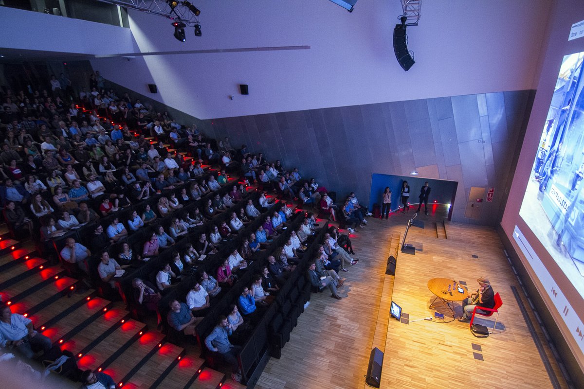 BcnDesignWeek's tweet image. 📅 El 18 d’octubre t’esperem al @dissenyhub amb la jornada Design For Human Future!

🥳 I a partir de les 19 hores, us esperem al @RocaBcnGallery per celebrar la inauguració de la Barcelona Design Week 2023!

🔗 barcelonadesignweek.com/es/noticias/jo…

#DesignForHumanFuture #BDW2023