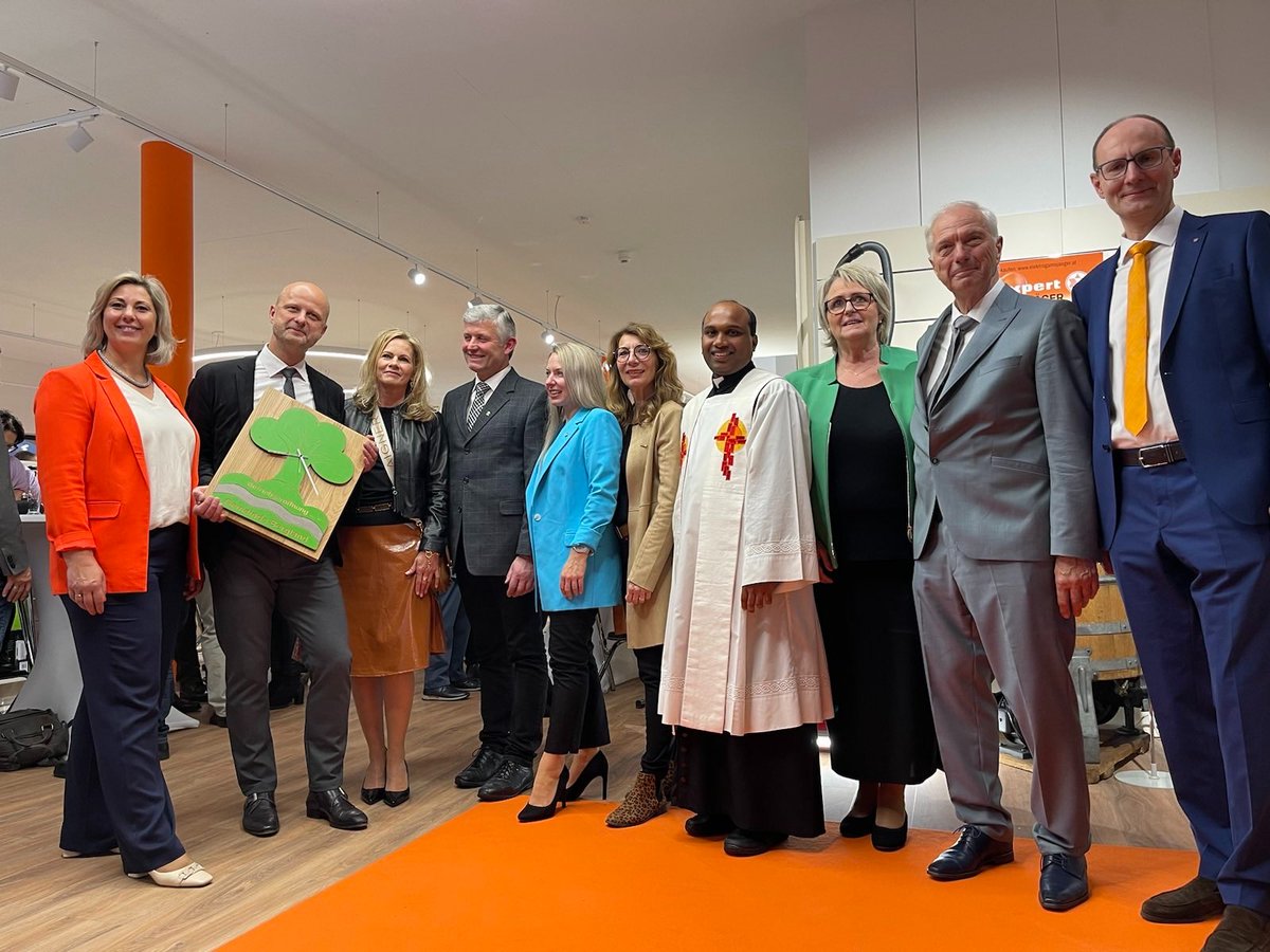 ExpertInternat1's tweet photo. The new company headquarters of Expert Gamsjäger officially opened. 👏

Read the full article in our magazine: https://t.co/NYB5w11Jfk

#ExpertInternational #Retail #ExpertAustria #Newstore https://t.co/xzIpbFamvJ