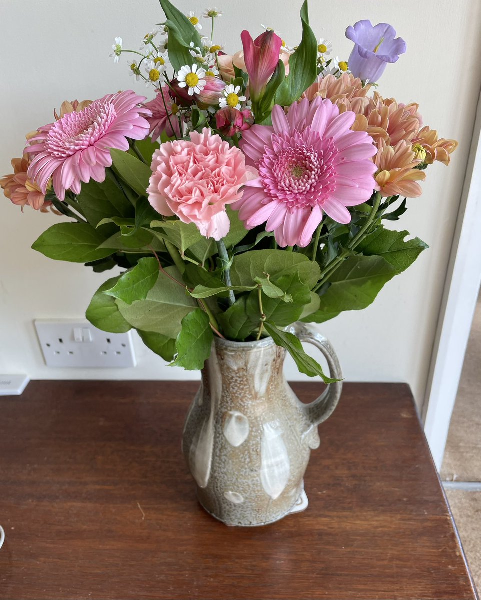 AnneAnnellani's tweet image. Thank you so much @KellyLEdwards24  and all @ColegauCymru for the beautiful flowers that arrived this morning. Huge thanks for your friendship and support with #ILSNetwork and #ALN projects, I will miss you all! @denhamcs @SianHolleran @RobBaynhamSport @davehagendyk