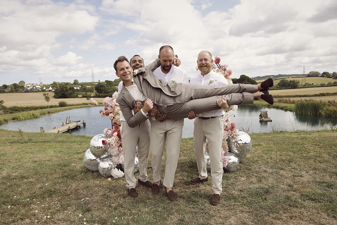 RockMyWedding's tweet photo. A laid-back outdoor ceremony at Anran in Devon with a Studio 54 party theme 🪩 ✨ 

https://t.co/6KQgrCIzyq

Recommended suppliers: @Halfpennylondon, @VirginiasHire, @VCamperbooths https://t.co/ikjTOwyJVP