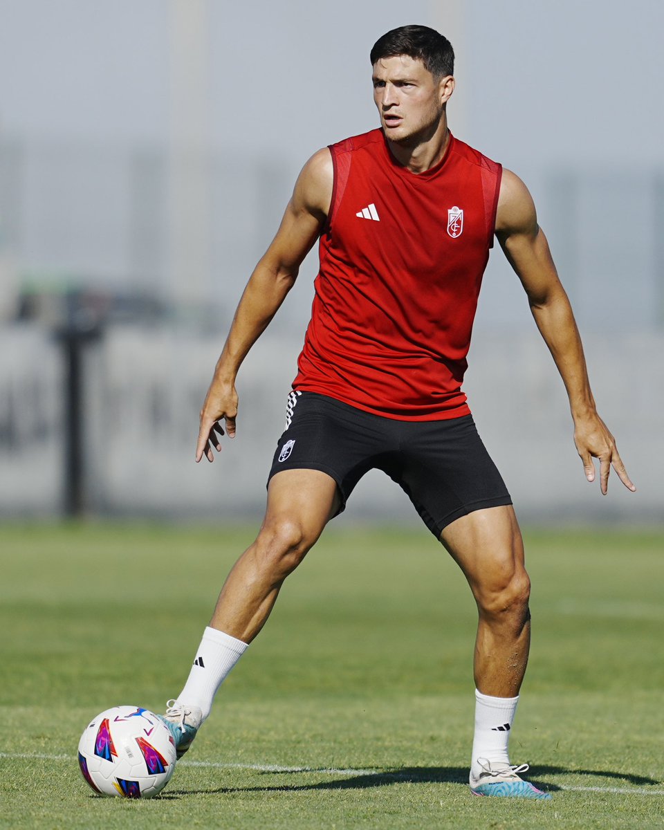 ⚽️❤️🪨  

<a href="/miguel4rubio/">Miguel Rubio</a> 

#𝙀𝙩𝙚𝙧𝙣𝙖𝙇𝙪𝙘𝙝𝙖 🇦🇹