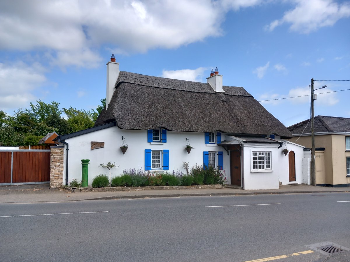 TradSkillsNI's tweet photo. ๐ทAre you interested in learning more about #thatch?
Get hands-on at our #thatching taster day in partnership with @loveheritageNI on 14th Sept, or join us for a webinar on #IrishThatch by Dr Fidelma Mullane on 28th Sept! โค๏ธ๐
Find out more & book๐
https://t.co/nv9A4nzZJI https://t.co/Sp7NTCfsAn