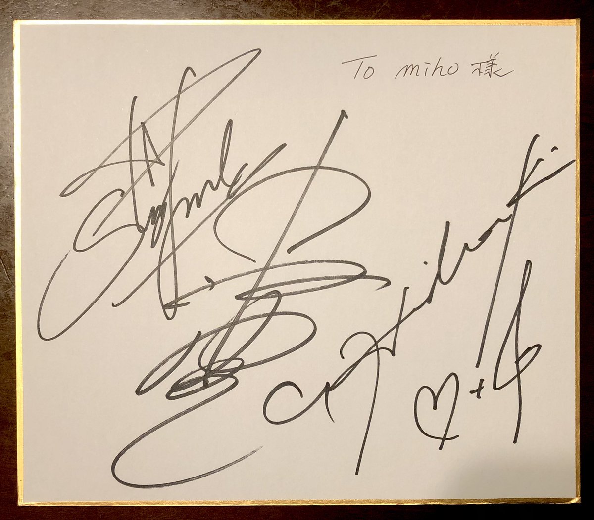 2cherryblossoms's tweet image. わぁぁぁぁあ✨
ポストにお宝が届いていました📮

こんなに貴重なものをいただき
本当に嬉しいです🫶✨
先日拝見したLIVEの余韻と共に
大切にさせていただきます🙏
ありがとうございます🎁✨

配信
twitcasting.tv/vrmusicco/shop…

#伝説のサイン色紙　になる！
#vrmusic 
#原田真二 
#中村ゆうじ
#松岡英明