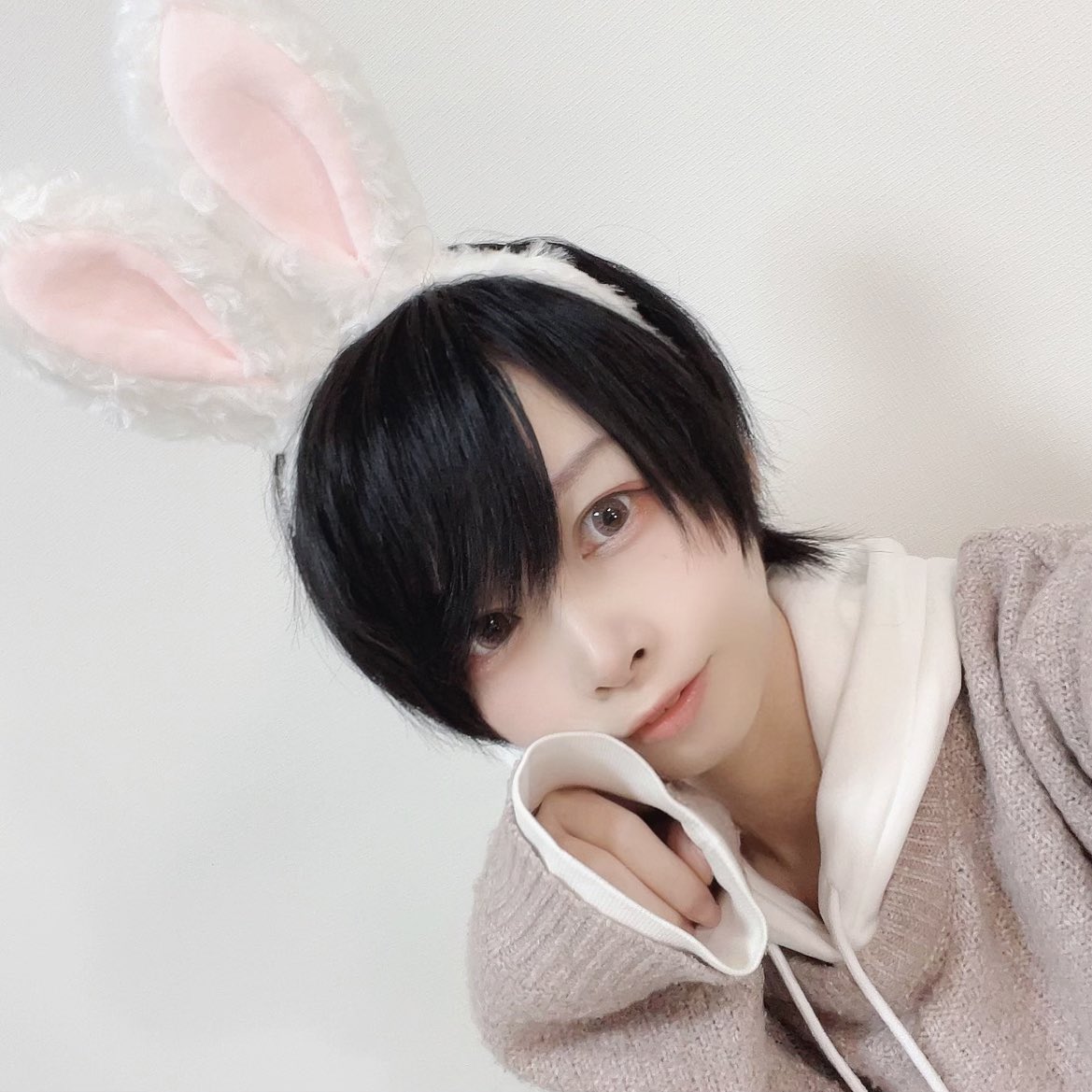 #バニーの日 らしいから、去年もやったし今年も雑落書きバニーの日しようと思って色味的に梢さんかなの気持ちで落書きしたんだけど、普通にうさみみの写真あったわ…🐇