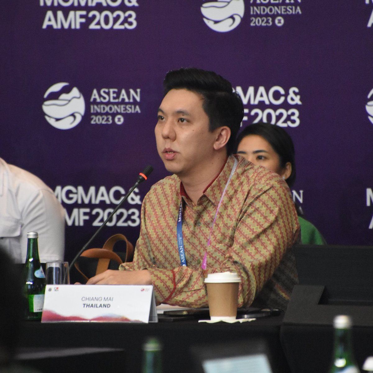 AGMF_UCLGASPAC's tweet photo. In frame: moments during the adoption of the ASEAN Mayors Forum (AMF) Declaration/Jakarta Declaration, featuring Dr. Bernadia I. Tjandradewi (Secretary General of UCLG ASPAC/AMF) and Mr. Asanee Buranupakorn, Mayor of Chiang Mai Municipality. #MGMACAMF2023 #ASEANCities https://t.co/KvqF0bjEwW