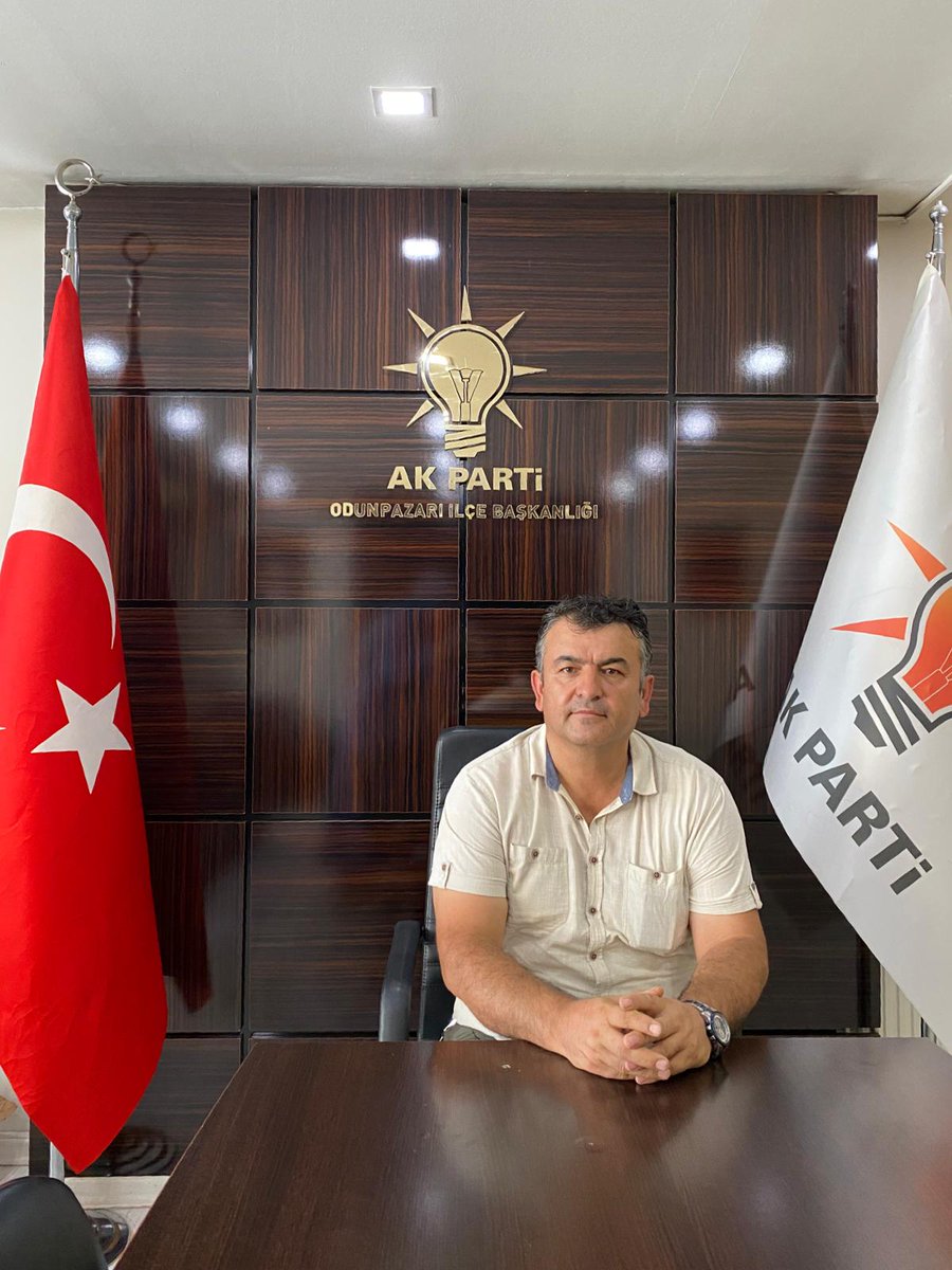 Bugün İlçe Başkanlığı'mızda nöbetçi İlçe Yönetim Kurulu Üyemiz Hayri Köse'dir.