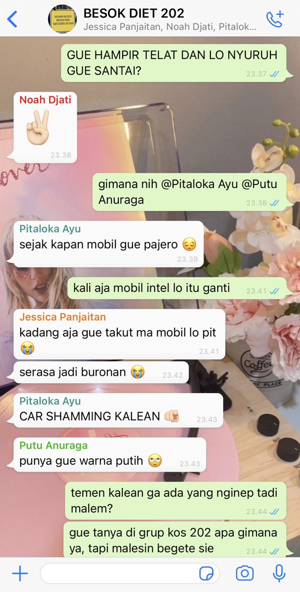 itsnatachai's tweet photo. #JOONGDUNK local au

ini semua.. gara-gara pajero yang parkir di depan pagar kos. https://t.co/CuQCG60Wwz