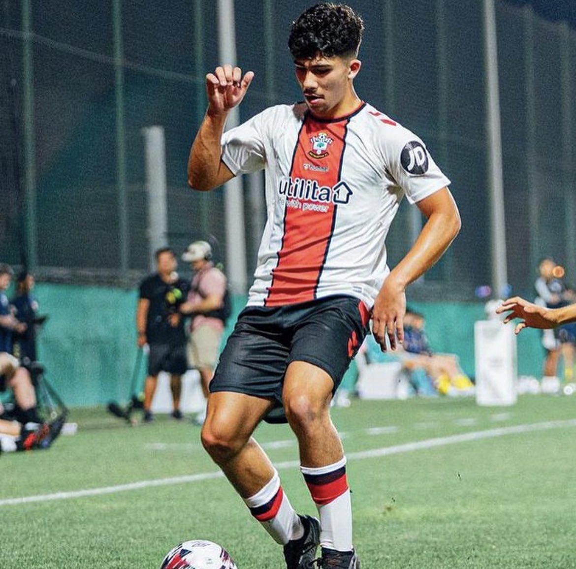 Southampton’s Alejandro Gomes is due to meet up with Venezuela national team 🇻🇪 

The young striker who is 2008 born. Venezuelan by birth, of Portuguese grandparents and grant English nationality after five years living on British soil. 🤔