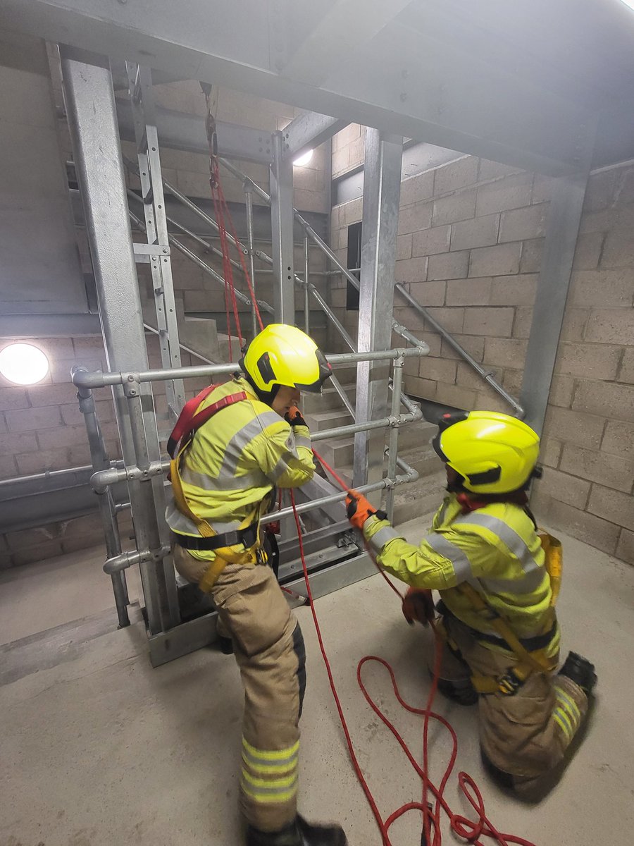 Horshamfire's tweet photo. White Watch testing out our new facilities with a line rescue drill also utilising the ALP. @WestSussexFire 
#linerescue #3to1 https://t.co/fJ9j5YYB8b