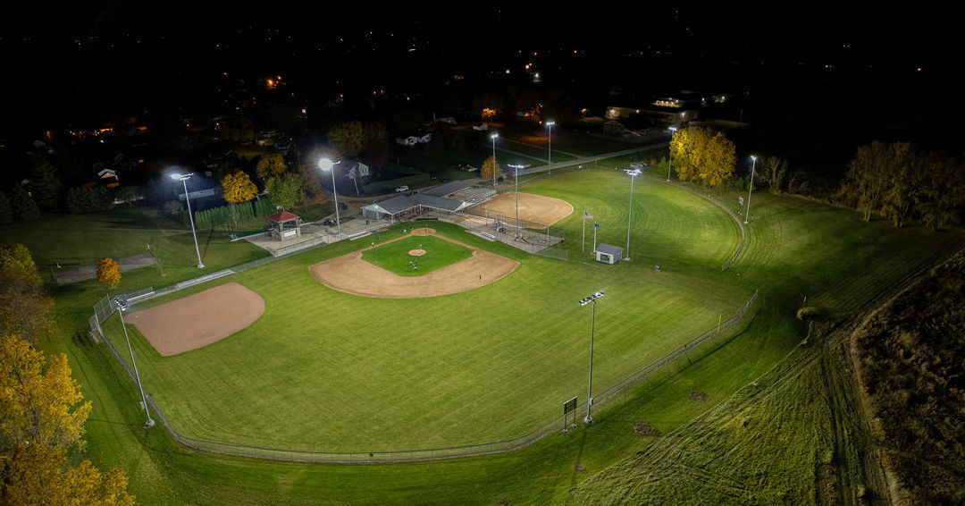 wilightinglab's tweet image. Small-town baseball at its best! Extend playing hours and play under the lights with a WiLLsport sports lighting system. #willsport #madeinwi #baseballfieldlighting