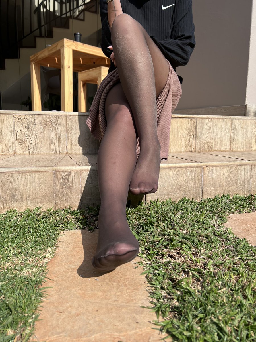 OceansSavanna's tweet photo. #pantyhose #nylons #stockings #feet #feetfetish #nylonfeet #joi #onlyfans #nude #fetish #nylonfeet https://t.co/gcUcML2z4X