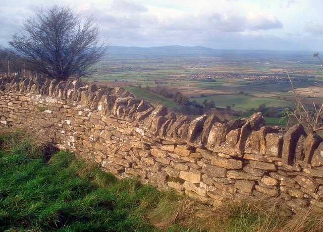 Learn the traditional #ruralcraft of #Cotswold #drystonewalling with Toby, our Countryside Manager. Course will cover site prep, tools, materials, building, completion. And you get to hang out in a beautiful semi-natural ancient woodland. bit.ly/3OmNEQj #heritageskills