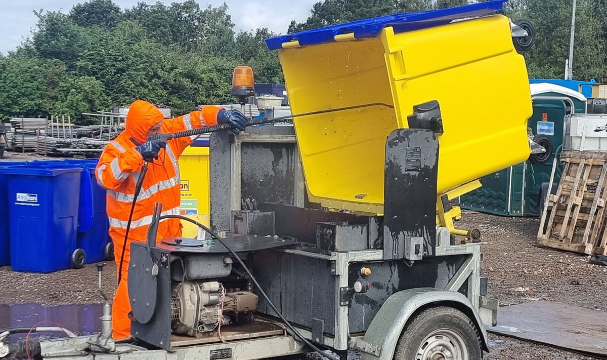 DemoAnglian's tweet photo. Our mobile #wheeliebin #cleaner being put to good use - making sure our clients receive nice clean bins 💪

All in a day's work!

https://t.co/oVR6ARtNz1 https://t.co/AClW4LAOBz
