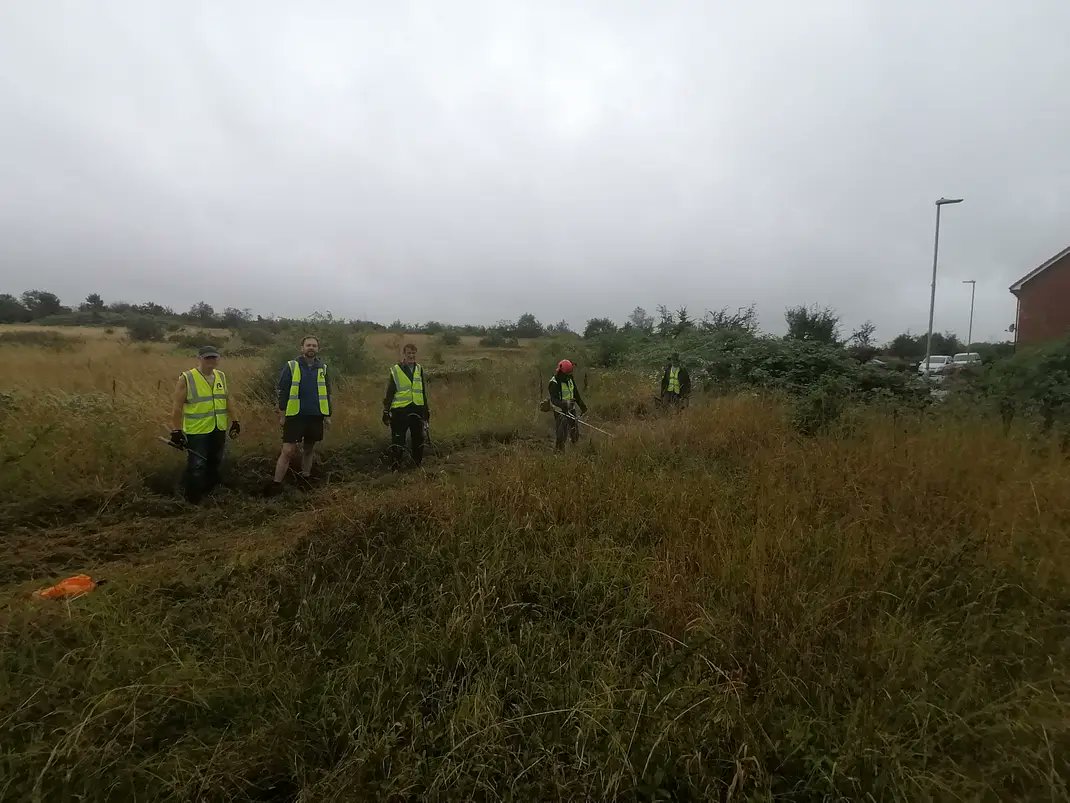 neil_robandrews's tweet image. Great to be out volunteering with Maidstone Ramblers to help clear footpaths in Harrietsham.

200m of path cleared of overgrown vegetation &amp;amp; litter...

Rewarding work despite the rain!