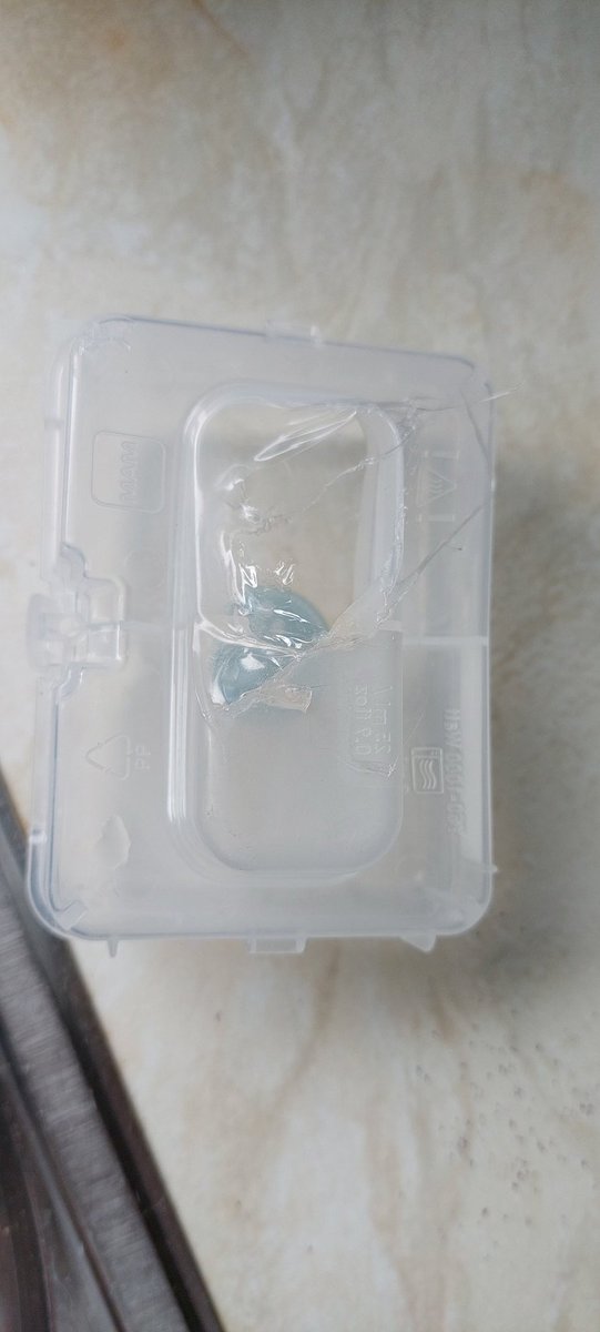 LynithFaye's tweet photo. @MAMBABYUK I tried contacting you customer services and it keeps failing. I have an issue with the microwave steriliser pot my dummys came in. I've used it a number of times this month since buying, and it has melted! It was put in for the 3 mins as stated.  See photo. https://t.co/VHmz6fMfw2