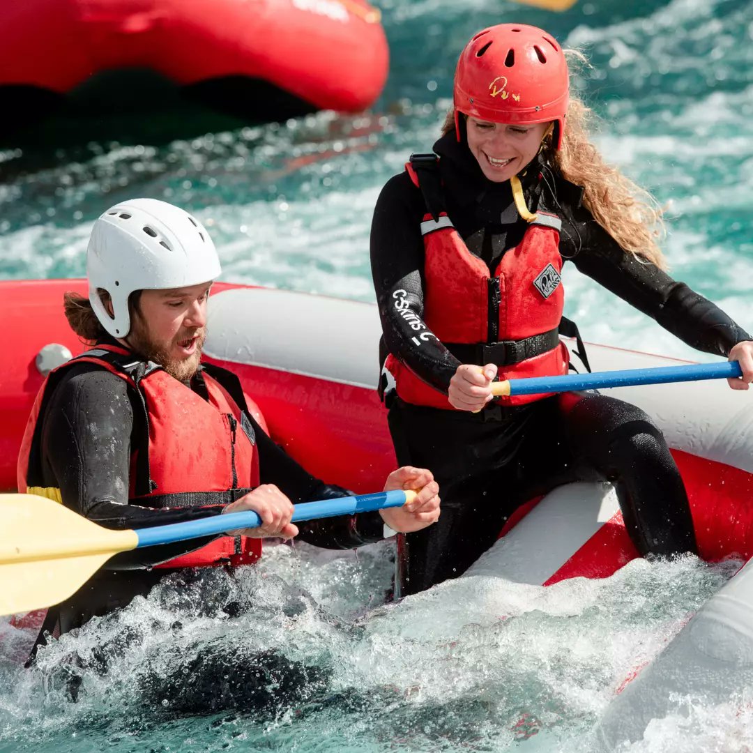 Efallai nad yw'r tywydd yn heulog, ond beth bynnag fo'r tywydd mae llawer i'w wneud yn Ne Cymru - edrychwch ar rai o'n "Syniadau Tywydd Gwlyb".

southernwales.com/cy/visiting/we…