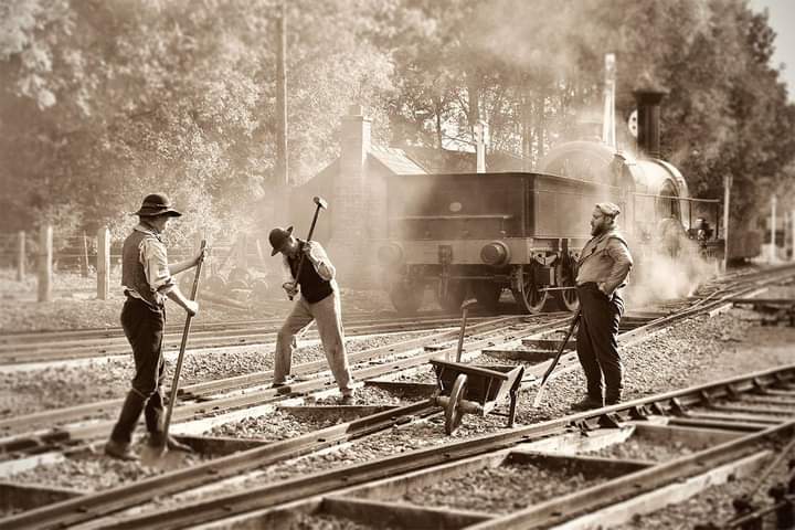 RaggedVictorian's tweet photo. This weekend we are making tracks to Cromford Steam Rally. It's a great event, not purely related to steam. See link below for further details.
Photo by Frank Dumbleton.
https://t.co/WHmoZ3rnt9 https://t.co/TVUjHAY4kM