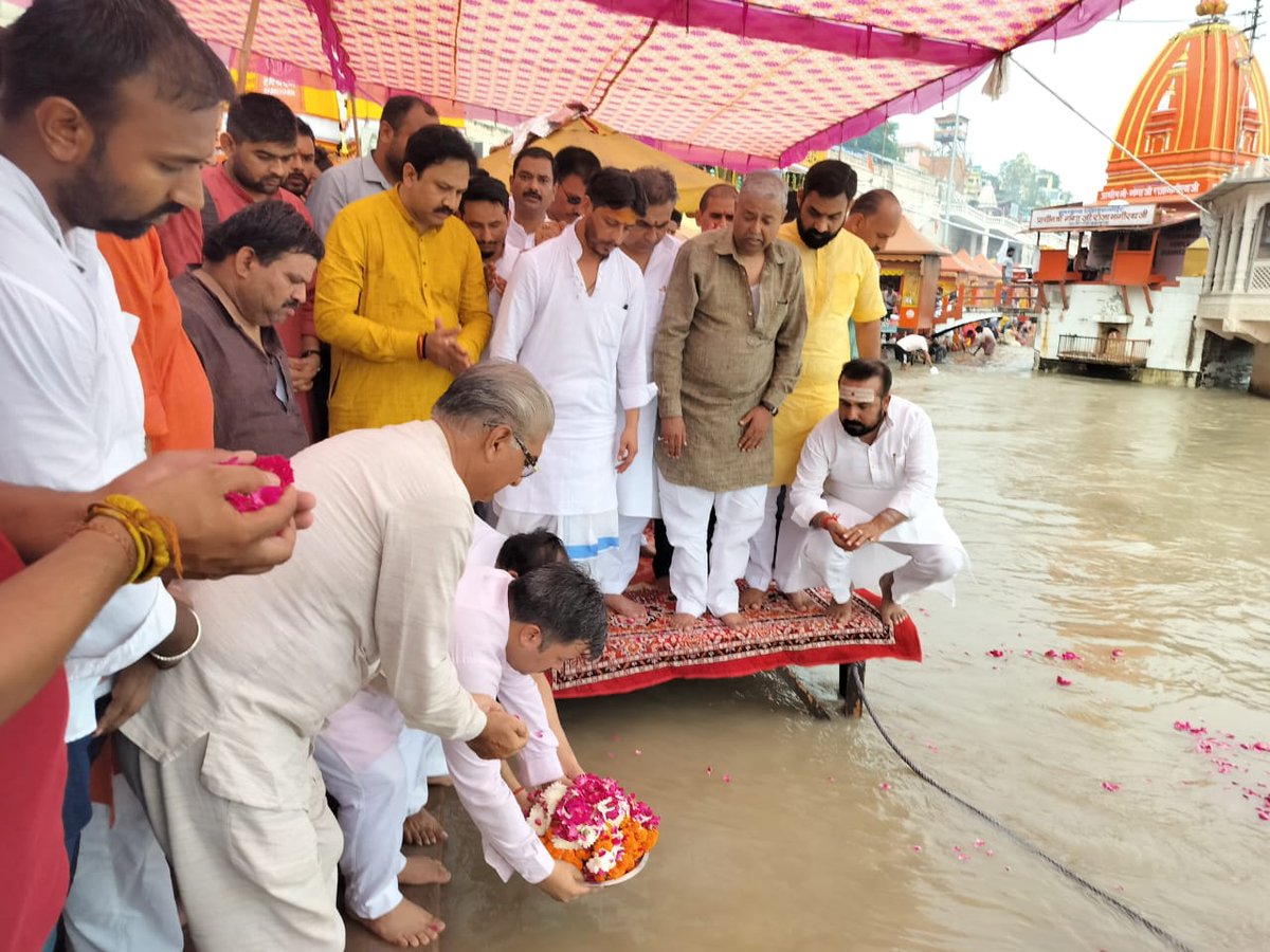 अभाविप के पूर्व राष्ट्रीय संगठन मंत्री एवं राष्ट्रीय स्वयंसेवक संघ के पूर्व सह-सरकार्यवाह श्रद्धेय मदन दास देवी जी की पावन स्मृति में श्रीकृष्ण कृपा धाम-भीमगौड़ा, हरिद्वार में श्रद्धांजलि सभा का आयोजन किया गया जिसमें उत्तराखंड के मा. मुख्यमंत्री श्री @pushkardhami, अभाविप के…