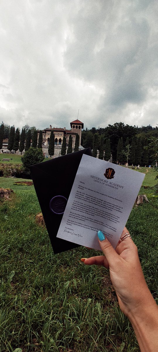 arualzs_'s tweet photo. You guys, I visited the place where they filmed @wednesdayaddams 💜🖤 #nevermoreacademy https://t.co/LbSS2fBZHp