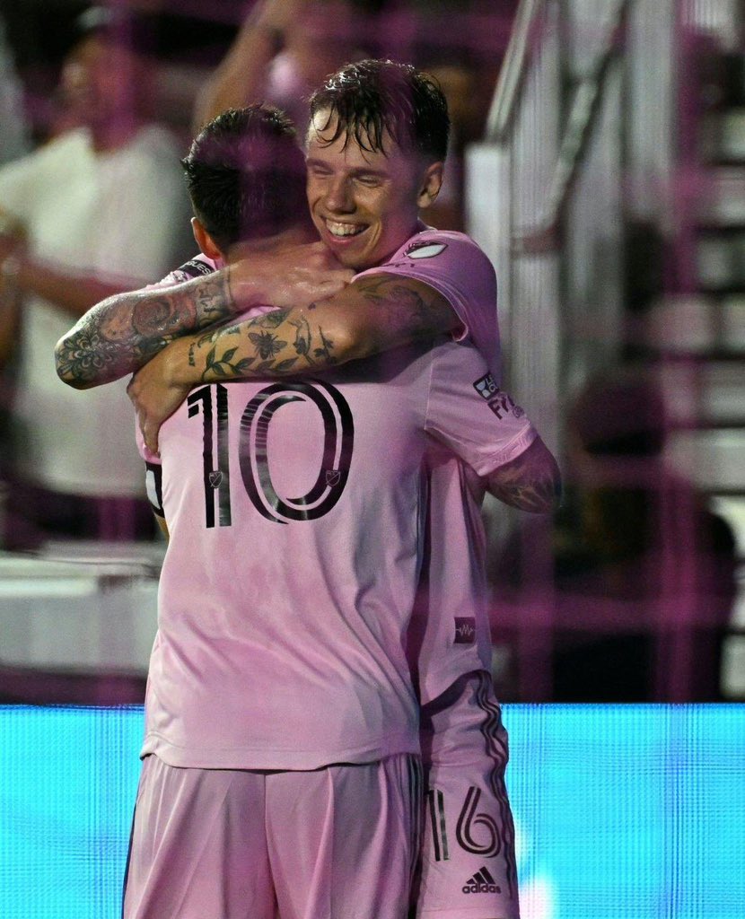 WeAreMessi's tweet photo. Could Leo Messi soon do an interview in English?

Taylor: I've heard him say some things in English to me and some of the players around him so I think he speaks good English. https://t.co/denzu2BOCj