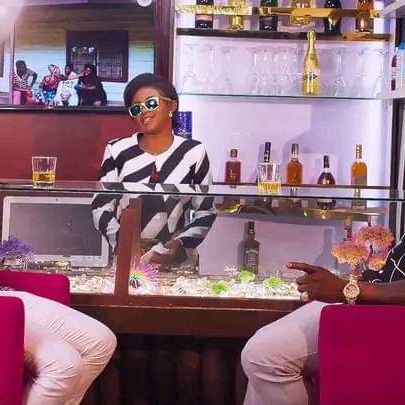 greyscreentv's tweet photo. US based Cameroonian actor Claudio Oben in a recent interview on Tales and Cocktails asked 

"What are Nigerians doing to attract all the giant stream platforms. Why can't we do it ? " 

 Do you think his question can spark flames of innovation/competition in our industry? https://t.co/tHUDzDIWdL