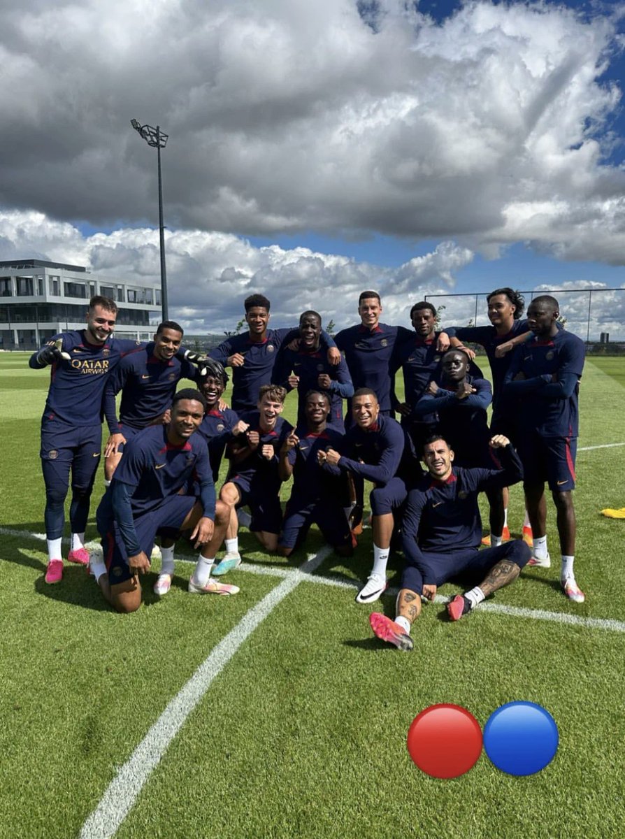 PSG's "undesirables" pose for a picture as they continue to train separately from the 1st team.