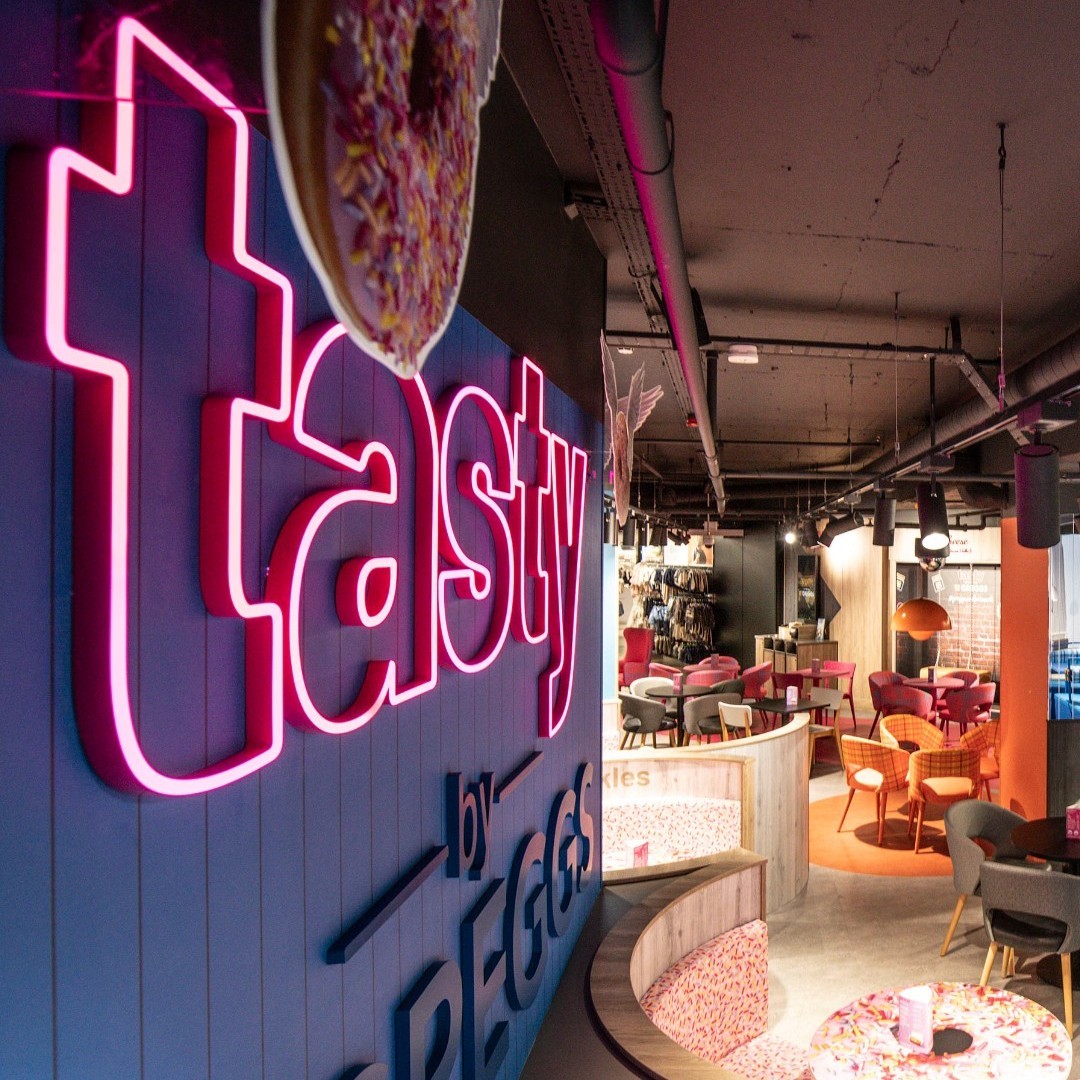 TrinityLeeds's tweet photo. ✨ HUGE NEWS: Tasty by Greggs opens in Primark today! ✨
It's the dream combination – a shopping trip around @Primark followed by some of our favourite @GreggsOfficial treats. 🛍️ 🍩
Don't forget to get a selfie on the sausage roll swing!
#WhatsOnLeeds #TrinityLeeds https://t.co/R49uTxjaSq