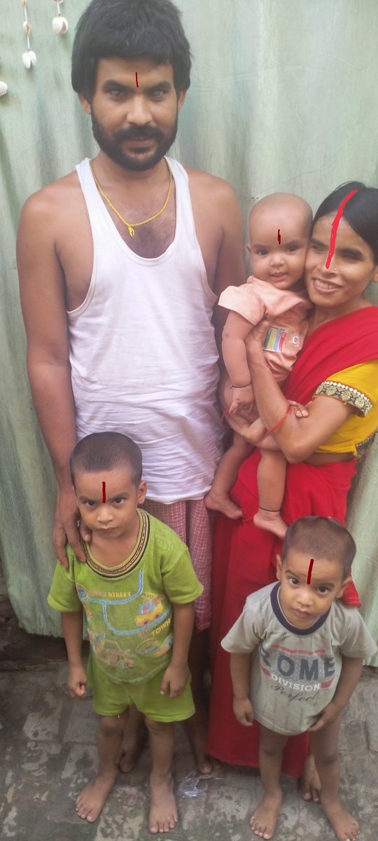 Donon netrahin hai ise madad ki jarurat hai aap logon se request hai ki aap ise madad Karen Inka mobile number hai 7488297776