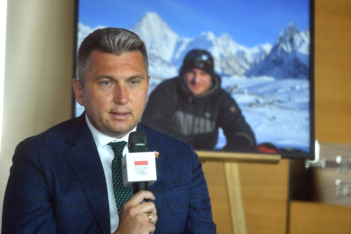 pkolpl's tweet photo. Rafał Fronia, Marek Chmielarski, Jarosław Gawrysiak, Marcin Kaczkan, Krzysztof Stasiak, Grzegorz Borkowski to bohaterowie wyprawy na Broad Peak, którzy po 10 latach pożegnali i pochowali swojego przyjaciela – Tomasza Kowalskiego na tym 8-tysięczniku.

▶️ https://t.co/wwL8qsHDOE https://t.co/DkovNLEzuC