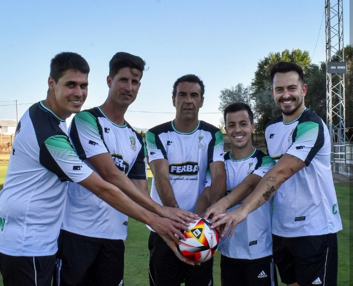 🚨RENOVACIÓN🚨

#SegundaFederacionFutFem 

<a href="/CDPradejon/">CD Pradejón</a> 🟢⚪️ha anunciado el cuerpo técnico para esta temporada 

🧢 Israel Losa
🧢2️⃣ Mikel Moreno
🧢🧤Rafa Marrodan 
 💪🏻 🏋️‍♀️ David Rivera
👨🏻‍⚕️ Roberto Jiménez 

Enhorabuena🎉

#wosomagazine🧩 #CDPradejon