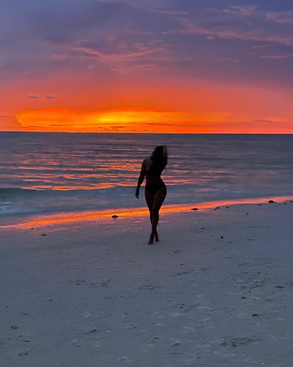 Island gyal🌴🥥🌅