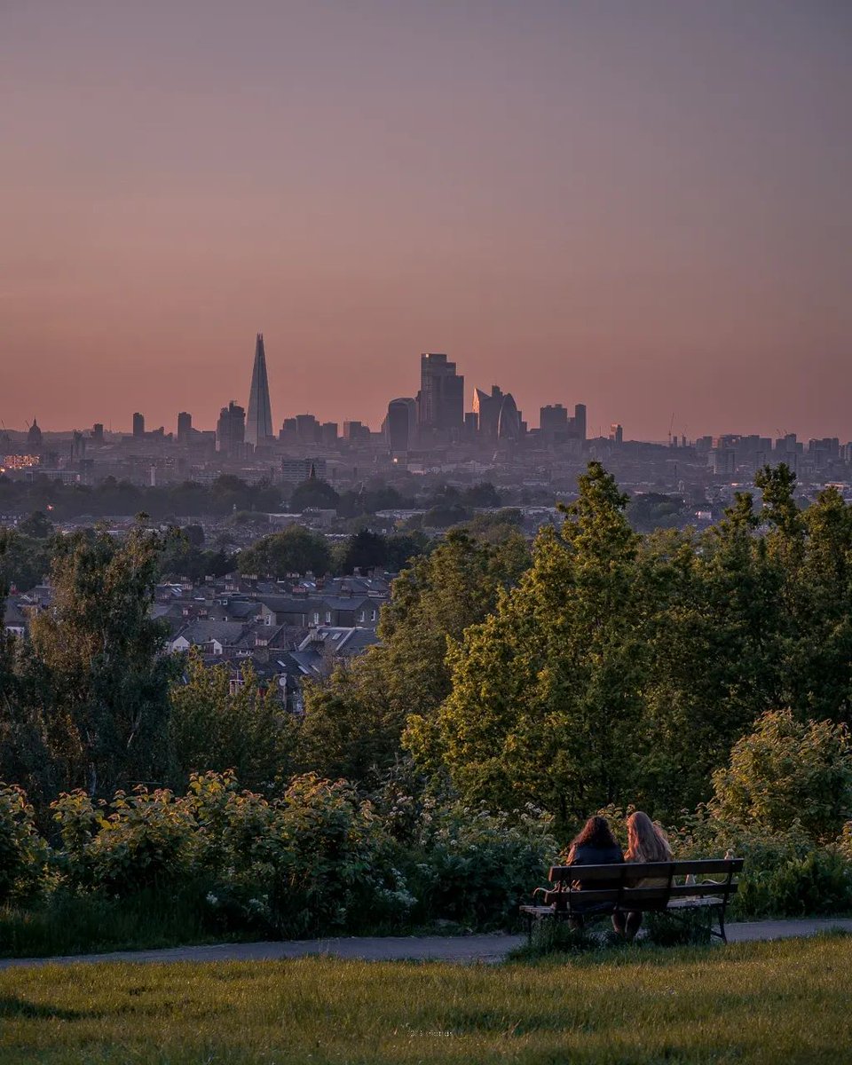 The view from Dawson's Hill📍[📸 @shotsdr] #LetsDoLondon #VisitLondon ow.ly/RfAu50Pq0r9