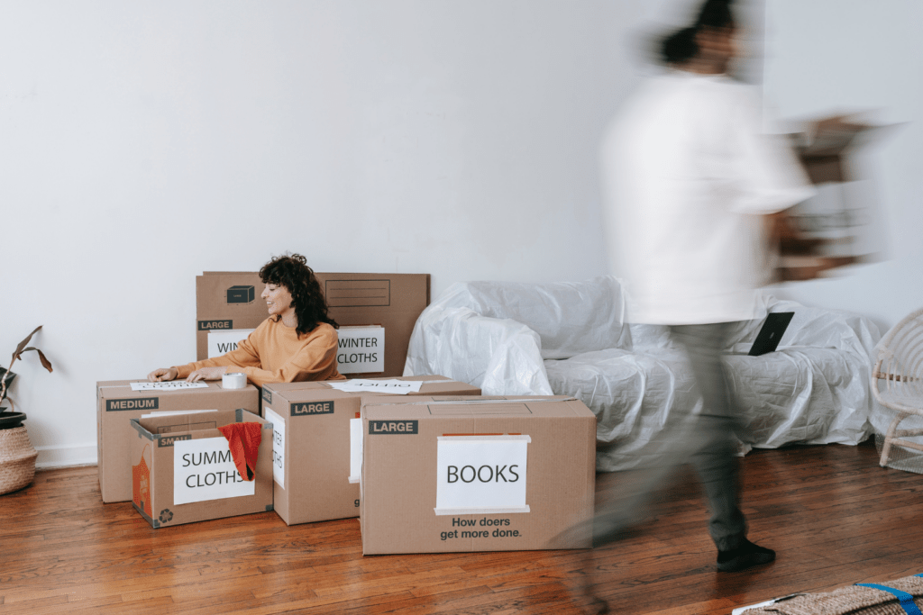 RichardJamesEA's tweet image. 10 tips to make packing for your home move easier! 📦

Whether you’re upsizing or downsizing there are lots of things to think about when taking all of your belongings from one place to the next &amp;gt; ow.ly/BwSW50PpGTz

#MovingHouse #Packing #Upsizing #Downsizing
