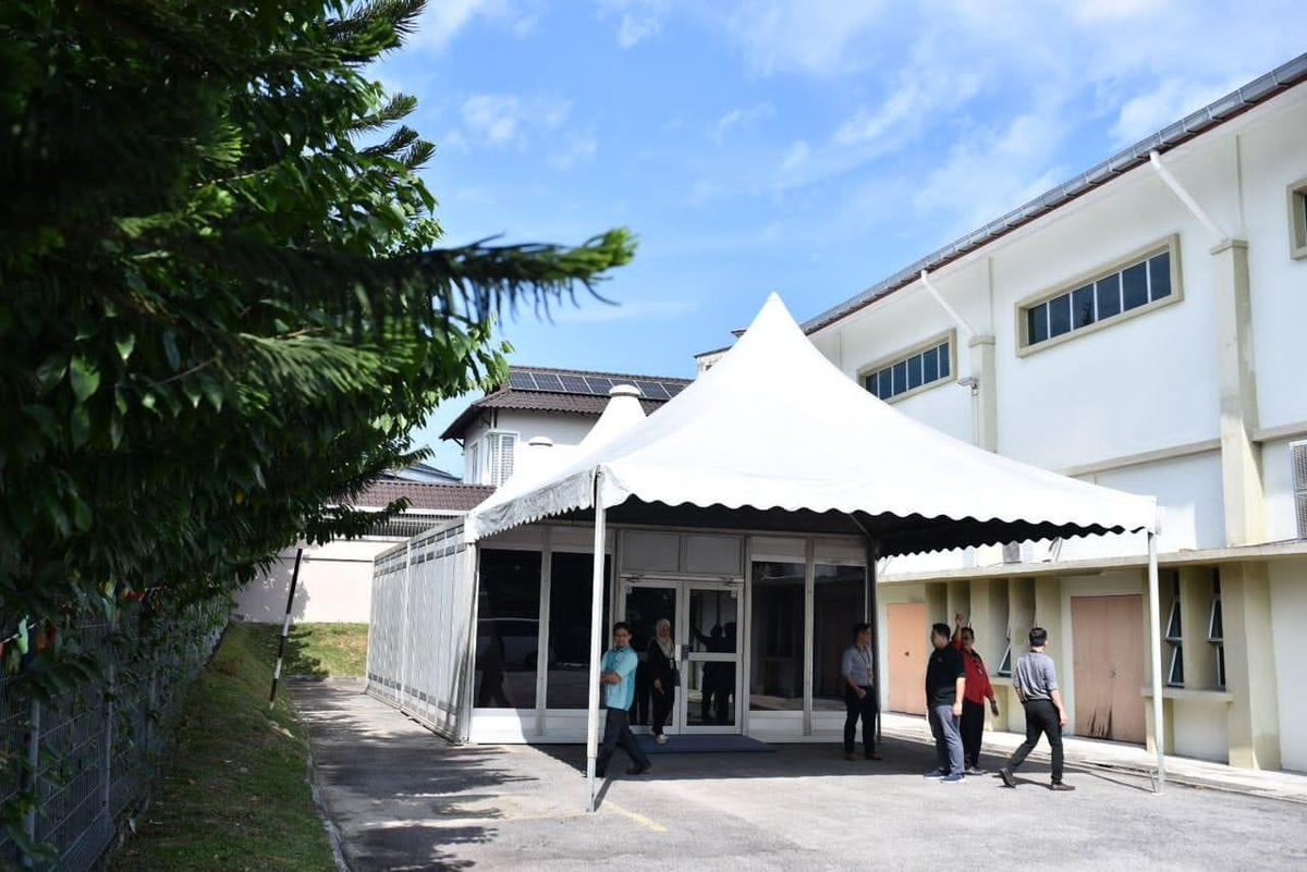 mp_ampangjaya's tweet image. Turut serta En. Khairulazmi bin Abd Rahman, Pen. Peg. Pengurus (ARO) Dun dan Undi awal N.22 teratai dalam sesi ini bagi memastikan persediaan dan hari buang undi berlangsung dengan jayanya.

#SPR15 #N22 #Teratai