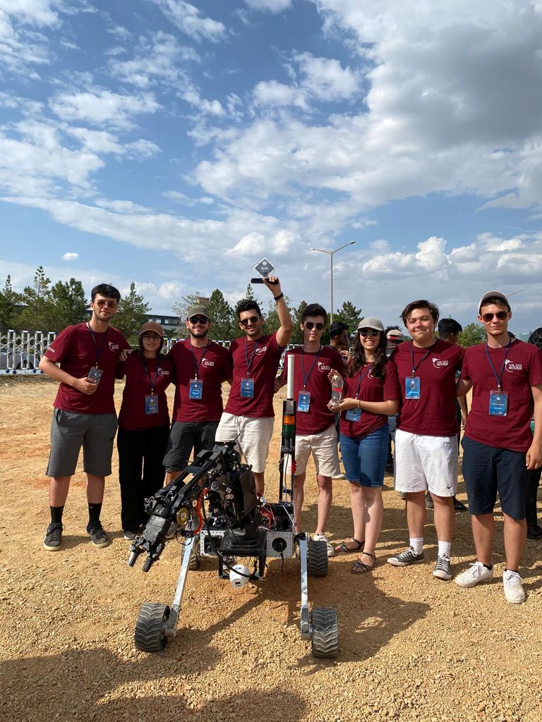 Yıldız Rover olarak Anatolian Rover Challange 2023'te genel sıralamada 2.lik başarımızı ve otonom sürüş özel ödülü başarımızı paylaşmaktan mutluluk duyuyoruz. Tüm çalışmaları için ekibimize ve bu süreçte desteğini esirgemeyen sponsorlarımıza sonsuz teşekkürler❤️