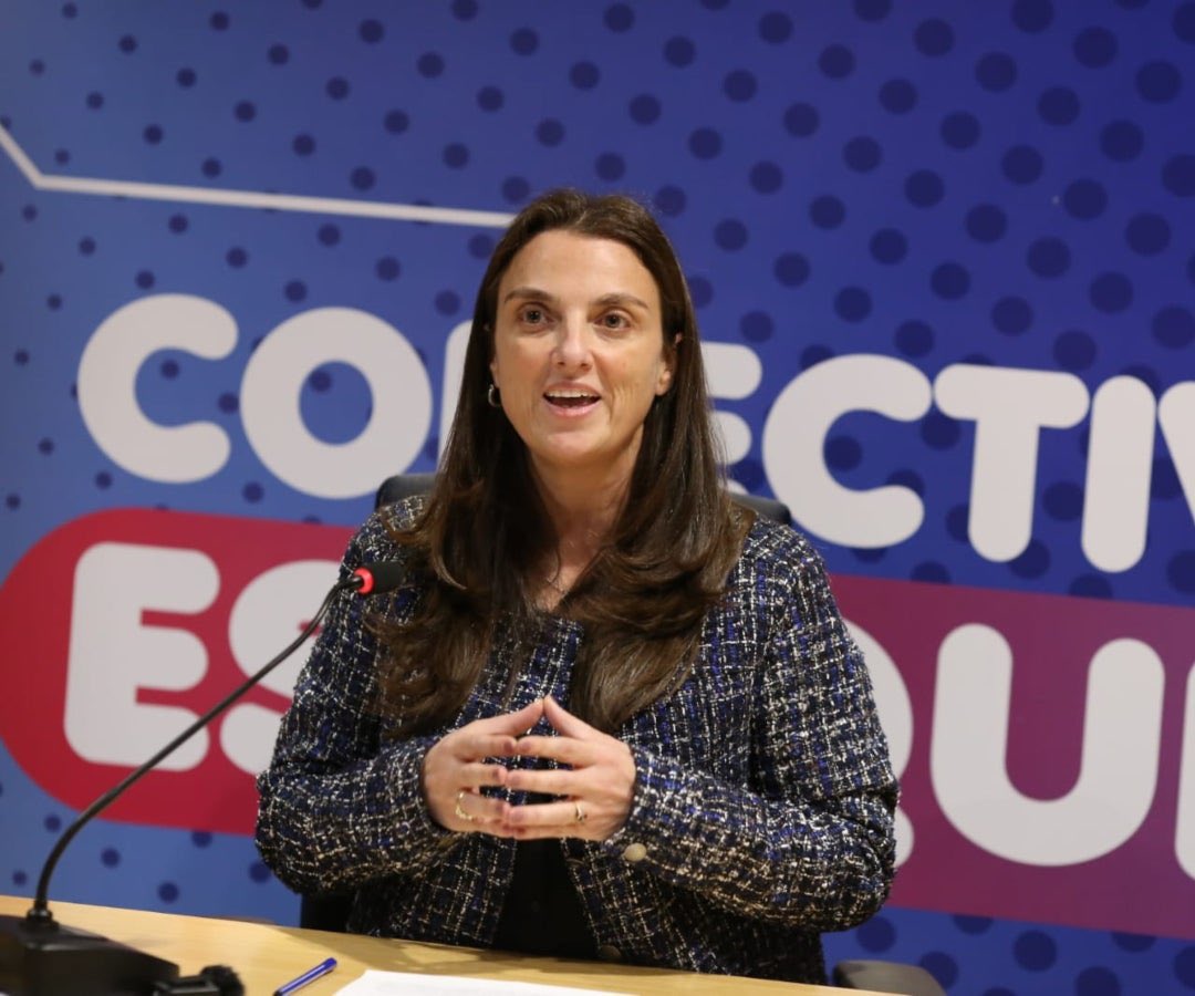 Marianiniecheve's tweet photo. A Nicolás Petro lo incriminan por mil mill que no le cuadran al fiscal, pero a los hampones Luis Alberto Rodríguez, ex director de DNP que “perdió" más de 500 mil mill de la paz, y Karen Abudinen que se abudineó 70 mil mill del internet rural de los niños col, nisiquiera una investigación.

Esta fiscalía corrupta, selectiva y mediocre tiene secuestrada la justicia Colombiana.