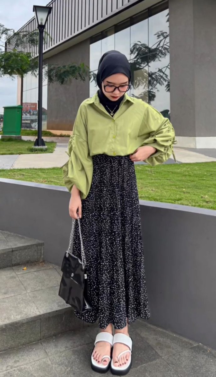 Inspirasi outfit wanita hijabers

Blouse
shope.ee/4Kpx0fTq5I
Rok
shope.ee/4AWWoOysNt
Sandal
shope.ee/3ptgPp88Xd
Tas
shope.ee/6pXHzNHYxu

#OOTD #outfits #outfit #outfitoftheday #outfitblogger #outfitideas #outfitinspo #outfitpost