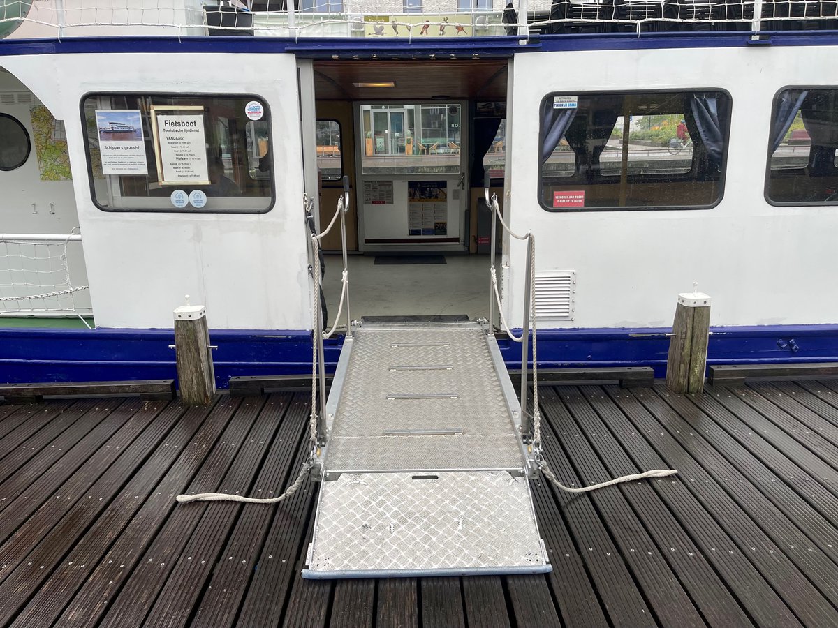 Een fietsboot toegankelijk? Ook dat brengen onze inspecteurs in kaart. Voor de MKB Toegankelijke Route in Amersfoort zijn we bij Fietsboot Eemlijn geweest, en hier kwamen we deze mooie oprijplaat tegen.🛳 #MKBToegankelijkeRoute #Ongehinderd #Amersfoort