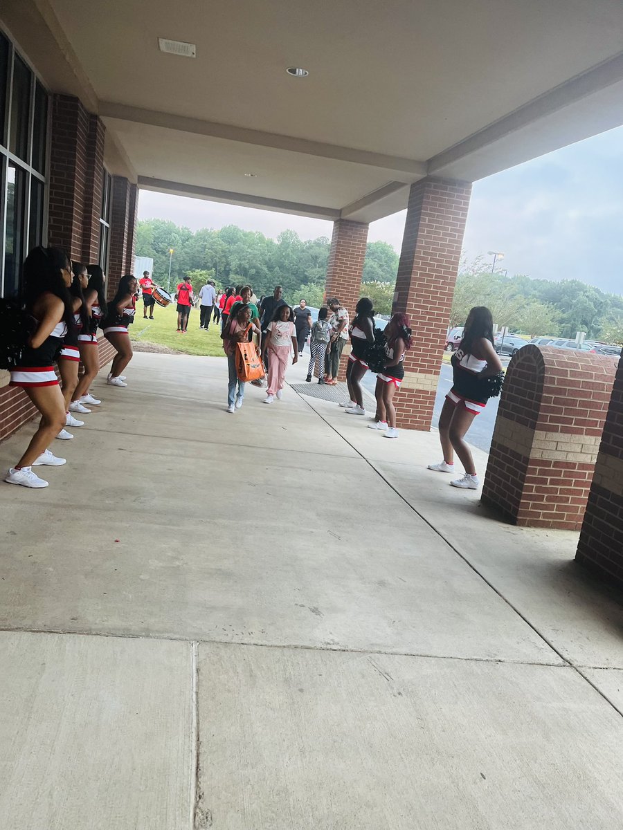 All smiles for the BEST first day ever! <a href="/DES_HCS/">Dutchtown Elementary</a> thanks for the fantastic greeting today! My 5th grader and kindergartner are ready to go! @LearnInHenry <a href="/FabianWhylly/">Coach Fabian Whylly Ed.S</a>