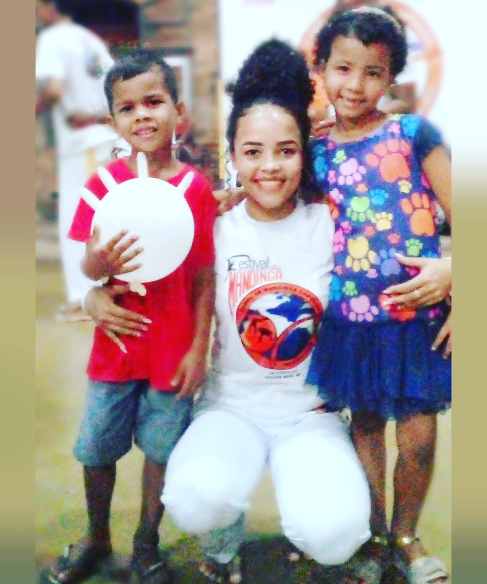 ValterArts's tweet photo. Fotinha atrasada dos amores com my best!
@moraiskarly__
@moraiskarly
@studiokarlymorais_
#mariavitoria #viniciusmiguel #capoeira #mandiga #engenho #engenhocentral https://t.co/LxfJnkWzbo
