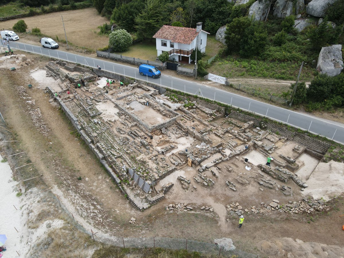 CulturaXunta's tweet photo. ⛏️ Rematados os primeiros traballos en #AdroVello 

Os arqueólogos puideron sacar á luz novos achados e datar as estruturas escavadas para asocialas ás diferentes etapas de ocupación do #BIC 

Queres saber máis? Apúntate á visita teatralizada de mañá!

ℹ️ https://t.co/R8D3CIKgah https://t.co/MzDSGypCTF