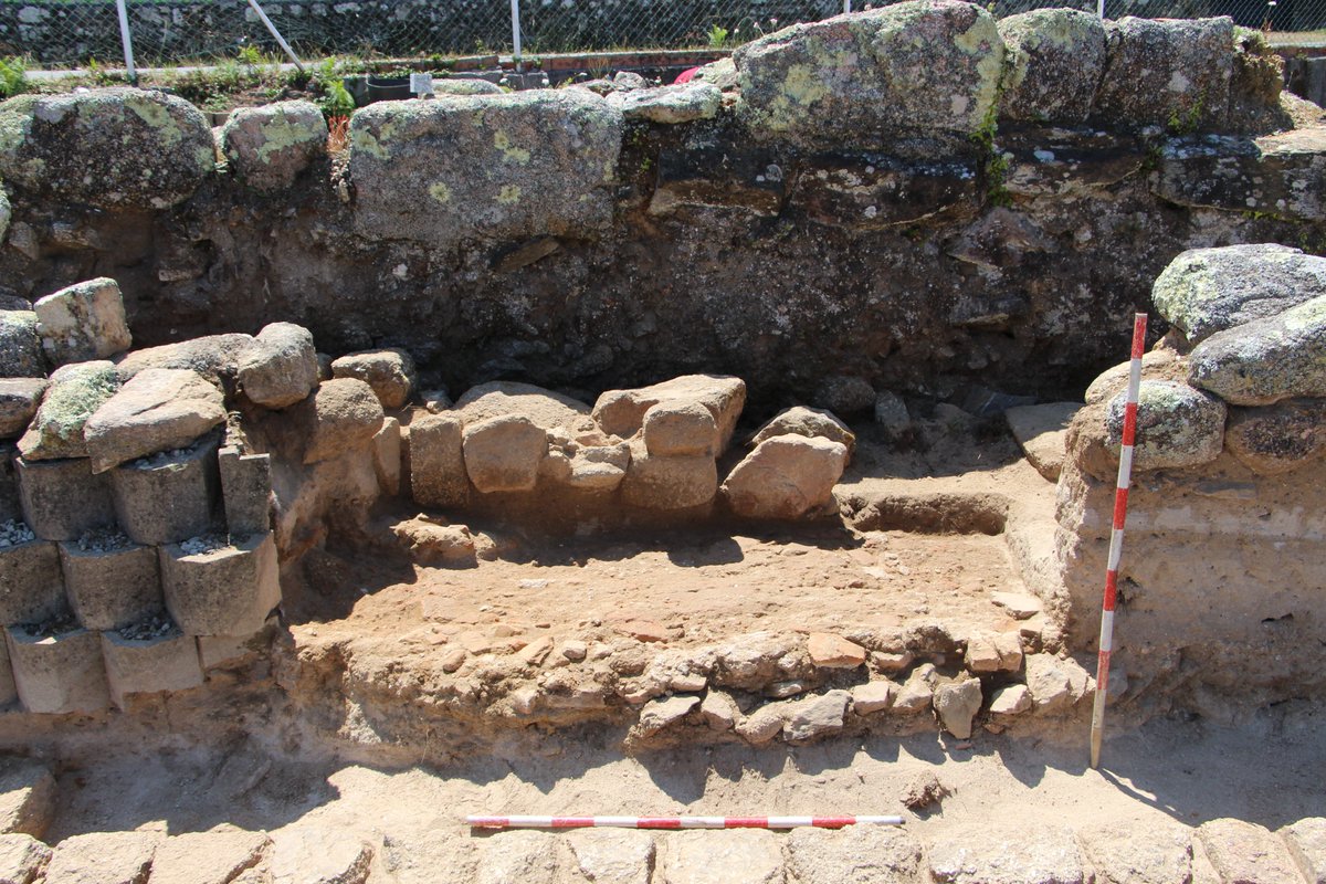 CulturaXunta's tweet photo. ⛏️ Rematados os primeiros traballos en #AdroVello 

Os arqueólogos puideron sacar á luz novos achados e datar as estruturas escavadas para asocialas ás diferentes etapas de ocupación do #BIC 

Queres saber máis? Apúntate á visita teatralizada de mañá!

ℹ️ https://t.co/R8D3CIKgah https://t.co/MzDSGypCTF