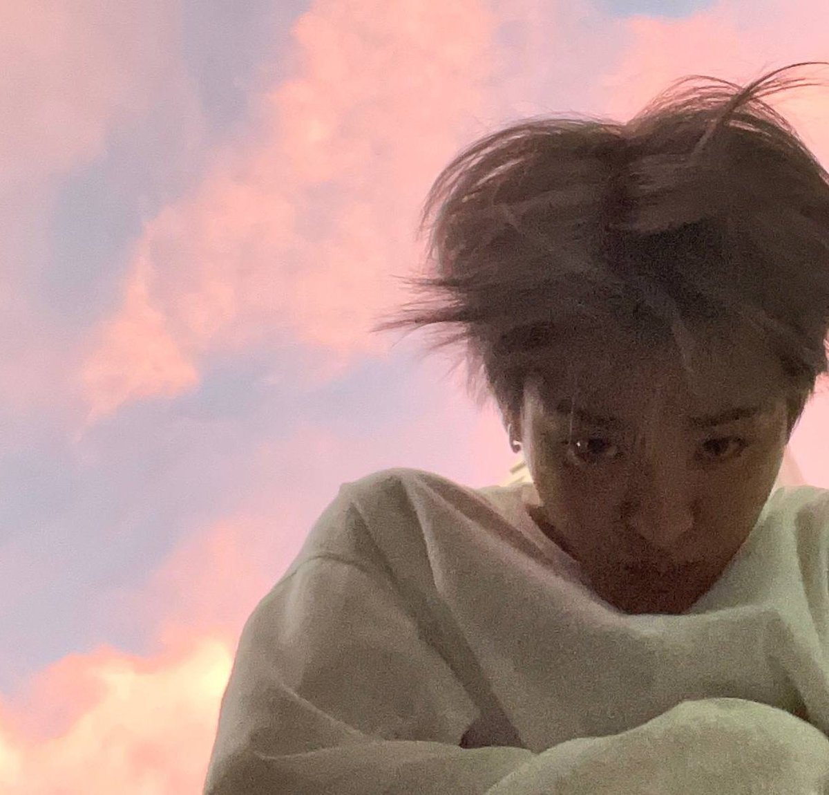 2000YOCHII's tweet image. this Taylor Swift             with this Jihoon