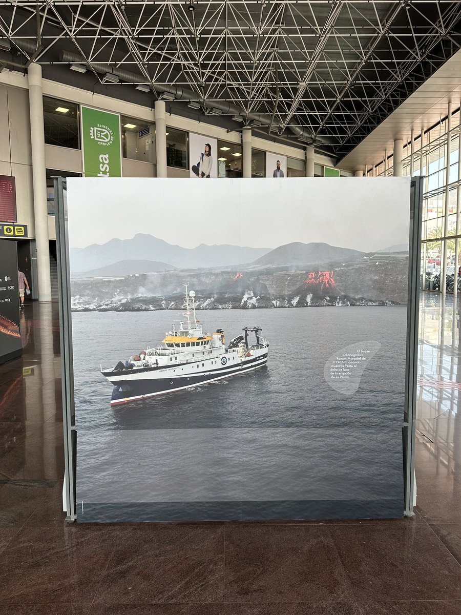 EugenioFraile's tweet photo. No has visto aún la exposición #cenizaylava en @MuseosTenerife? 
No te la pierdas! El hall de la estación de guaguas de S/C Tenerife te muestra un avance 🌋
¡Aprovecha en agosto y visita la exposición! No te arrepentirás @IEOoceanografia @IPNA_CSIC @IGME1849 @FECYT_Ciencia @CSIC https://t.co/OZsfLV9v1t